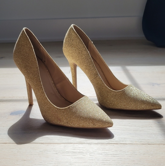 CHARLOTTE RUSSE | Gold Heels - Picture 4 of 8